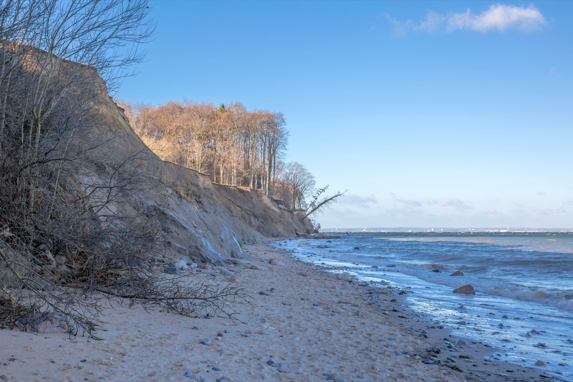 Winterliches Brodtener Ufer an der Ostsee bei Travemünde