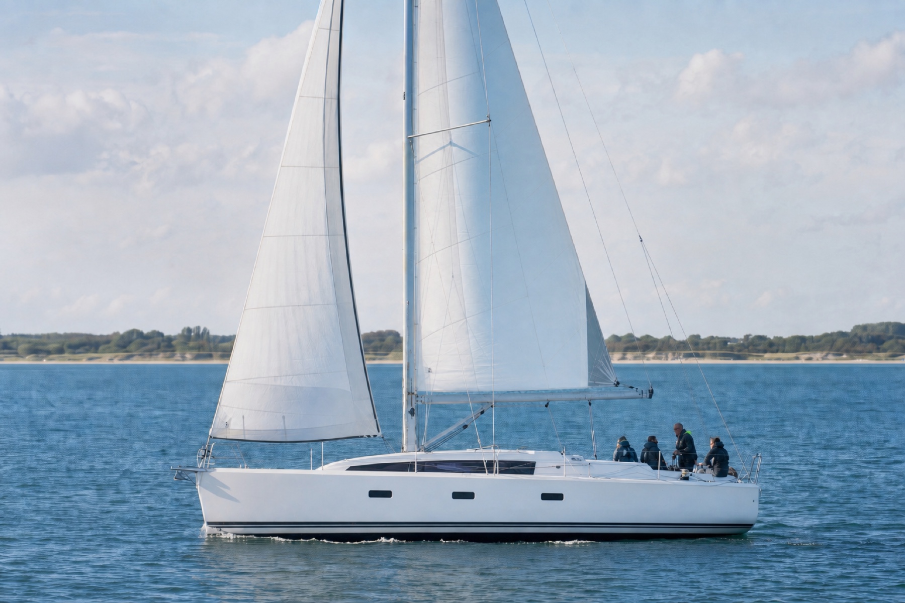 Segelyacht mit Gästen auf der Lübecker Bucht